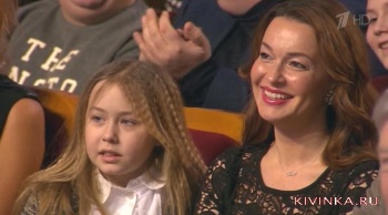 жена Маслякова и потолстевшая лицом дочь Маслякова