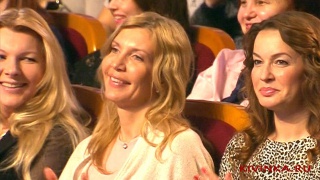 какая то тупая блондинка с женой Маслякова