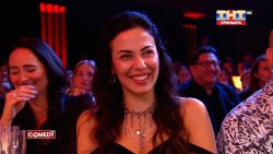 жена Дэмиса Карибидиса