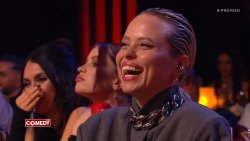 девушка с лошадинными зубами