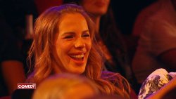 девушка лошадинный смех